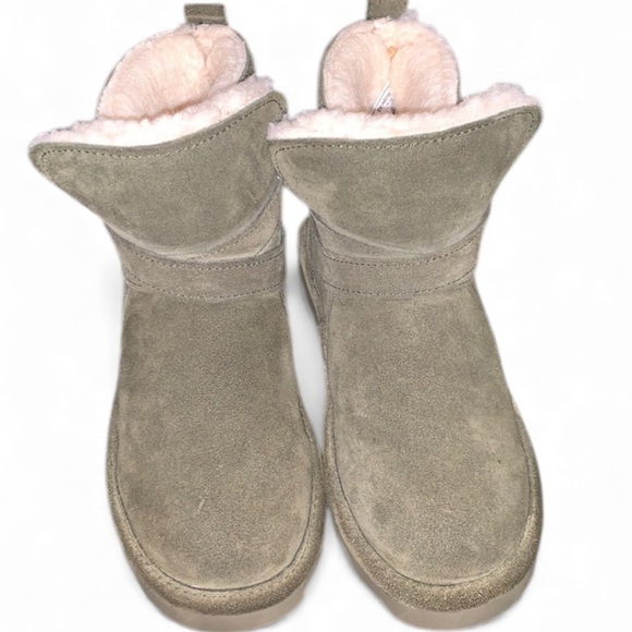 BearPaw Short Boots In Olive & Crème - Picture 1 of 7